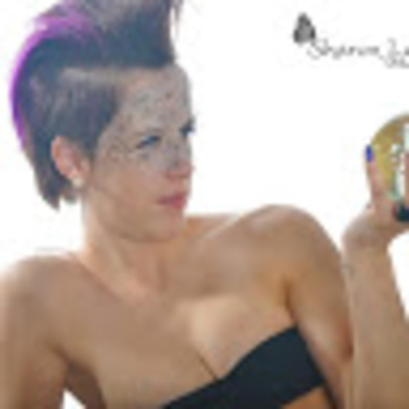 Meet your Posher, Fonda - Picture 1 of 1